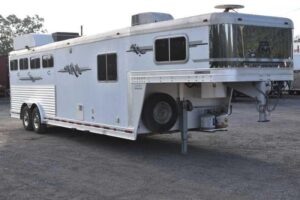 2006-platinum-8410lq-4-horse-trailer-with-9-short-wall.jpg 2006 Platinum 8410LQ 4 Horse Trailer with 9′ Short Wall