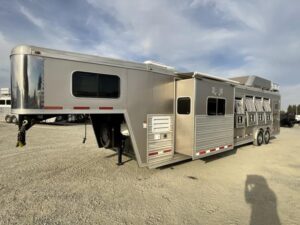 2014-logan-coach-raz4gnhdlq-40-4-horse-razor-gn-horse-trailer-with-walk-in.jpg 2014 Logan Coach RAZ4GNHDLQ 40′ 4 horse Razor GN Horse Trailer**WITH WALK IN CLOSET