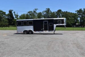 2017-exiss-escape-7308lq-3-horse-trailer-with-8-short-wall.jpg 2017 Exiss Escape 7308LQ 3 Horse Trailer with 8′ Short Wall