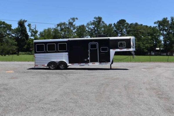 2017-exiss-escape-7308lq-3-horse-trailer-with-8-short-wall.jpg 2017 Exiss Escape 7308LQ 3 Horse Trailer with 8′ Short Wall