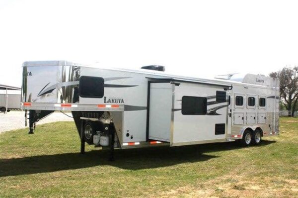 2019-lakota-charger-4-horse-lq-with-15-short-wall.jpg 2019 Lakota Charger 4 Horse LQ with 15′ Short Wall