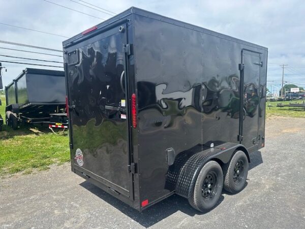 2025-HOMESTEADER-6X12-ENCLOSED-CARGO-TRAILER-BLACKOUT-TRIM-1.jpg Homesteader 6 x 12 V-Nose Enclosed Cargo Trailer – Black Trim