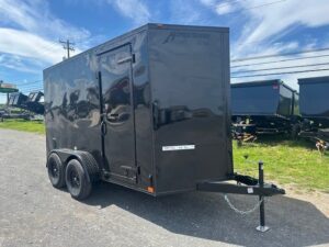 2025-HOMESTEADER-6X12-ENCLOSED-CARGO-TRAILER-BLACKOUT-TRIM-5.jpg Homesteader 6 x 12 V-Nose Enclosed Cargo Trailer – Black Trim