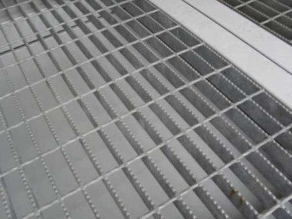 628-8ft-open-mesh-floor-1-1-600x450-1-1.png 20Ft X 8Ft Open Side Bunded Open Mesh Floor Store