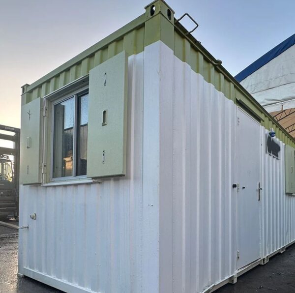 cabin182.jpg 21x8ft Customized Containers