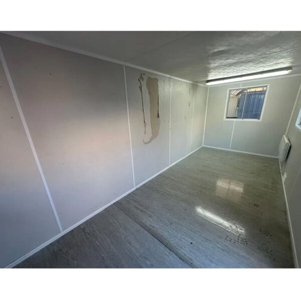cabin184.jpg 21x8ft Customized Containers