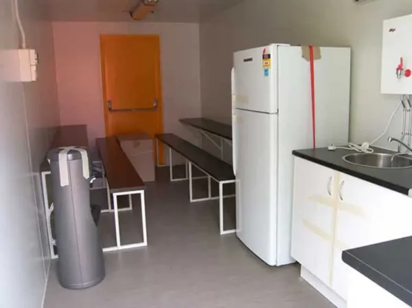 shipping-container-lunch-rooms-008.webp Lunchroom Containers