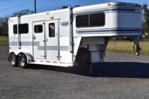 used-1998-silver-star-2hgn-2-horse-trailer-with-6-short-wall.jpg Used 1998 Silver Star 2HGN 2 Horse Trailer with 6′ Short Wall