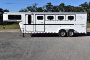 used-2005-sundowner-4hgn-4-horse-trailer.jpg Used 2005 Sundowner 4HGN 4 Horse Trailer