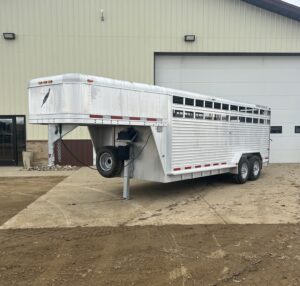 used-2007-featherlite-20-livestock-trailer-two-compartments.jpg Used 2007 Featherlite 20′ Livestock Trailer – Two Compartments