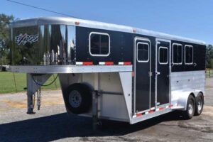 used-2013-exiss-6300-3-horse-gooseneck.jpg Used 2013 Exiss 6300 3 Horse Gooseneck